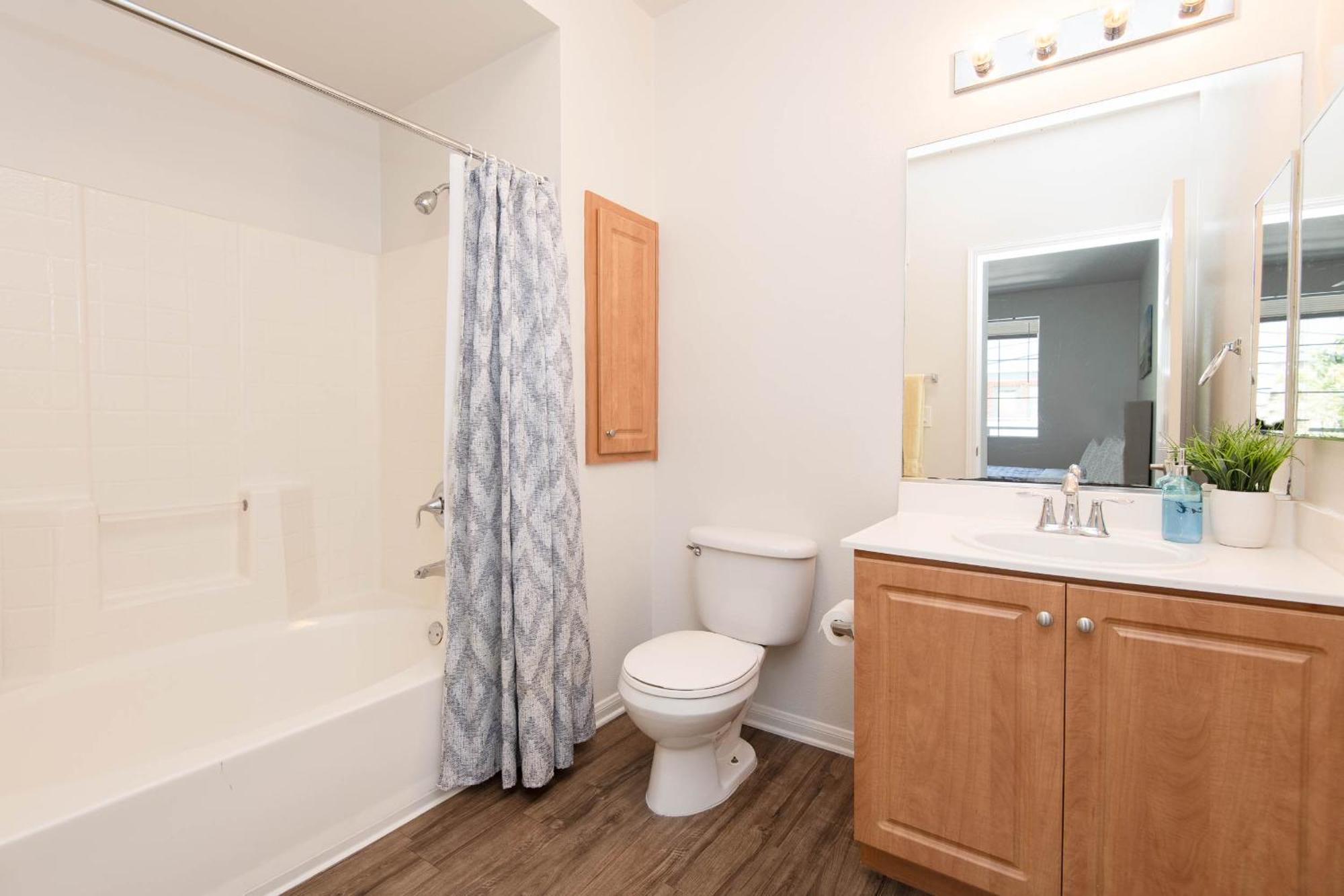 Two Bedroom Sleeps 6 With Free Parking Near Boating Appartement *